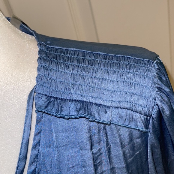 Tahari soft blue satin blouse - Picture 5 of 9